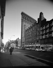 [Western Union Telegraph Building, 186 Fifth Avenue, with the Flatiron Building in the background.]