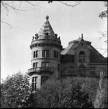 [77th Street frontage of the American Museum of Natural History.]