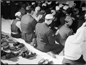 [Muslim worshippers.]