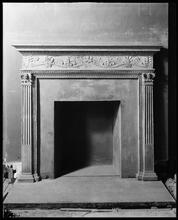 119 East 64th Street. Mantel.