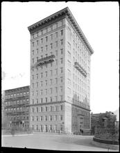 863 Park Avenue and 77th Street. Apartment House.