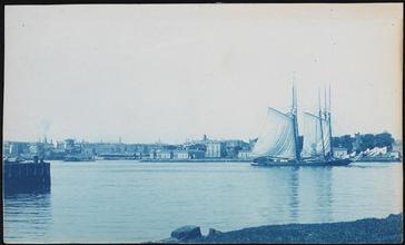 [Roosevelt Island from Queens.]