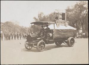 [Fire engine with early hand pump.]