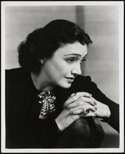 [Katharine Cornell as Linda Easterbrook (Linda Paige) in "No Time for Comedy".]