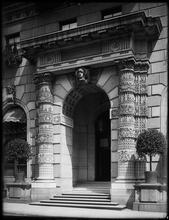 Entrance to the University Club.