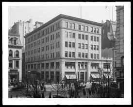 5th Avenue and 40th Street. Arnold Constable Building.