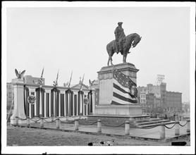Williamsburgh Bridge Plaza, George Washington Statue. [Mayor's Committee to Welcome British & French War Commissions.]