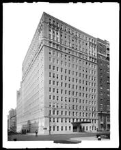9th Street at the N.W. corner of  5th Avenue. The Fifth Avenue Hotel.
