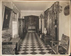 Mrs. Julius Loeb's Residence [...] Street & Madison Avenue, N.Y. Entrance hall