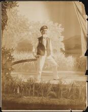 [Nat C. Goodwin in "Beauty and the Barge".]