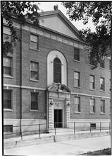 Officer's apartments, Governors Island, N.Y. Entrance detail.