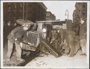 [Chauffeur fatally hurt when mailtruck is wrecked by fire hydrant.]