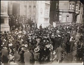 [Crowd on 5th Avenue, Easter Sunday.]
