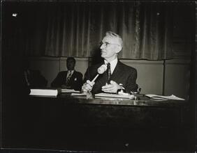 He Sells Success - Dale Carnegie [Dale Carnegie teaching a public speaking class.]