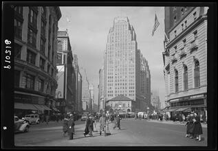 Herald Square, view looking north from 33rd Street.