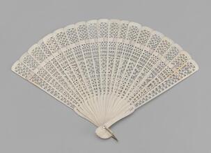 Brisé fan of pierced bone with intricate geometric design