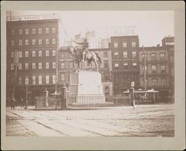 [George Washington Statue in Union Square.]