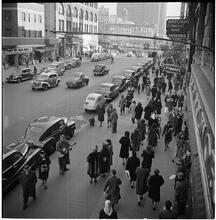 Burl Ives [Burl Ives performing in the street.]