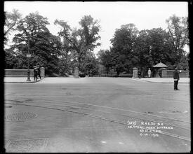 Entrance to Central Park at 59th Street and 7th Avenue.