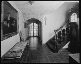 154 East 63rd Street. Leonard M. Thomas residence, entrance hallway.