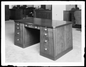 37 Broad Street. Lee-Higginson, Bankers, desk.