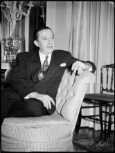 Billy Rose [Billy Rose at home.]