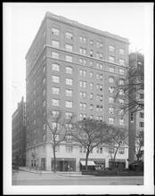 West 89th Street at the S.E. corner of Broadway. Apartment house.