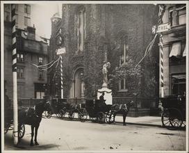 Carriage in front of Marble Collegiate Church