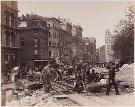 Union Sq. [Construction of the cable road on Broadway, 1891.]