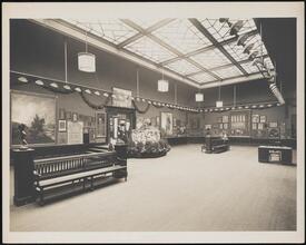 [Art gallery. Interior.]