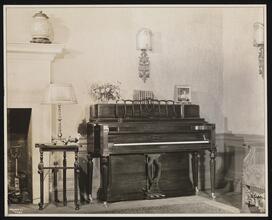 Aeolian Co., Mason & Hamlin Vertical Piano.