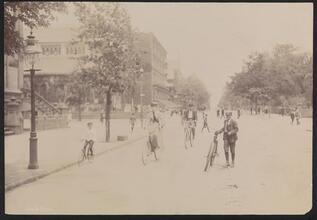Bicycling, New York Streets.