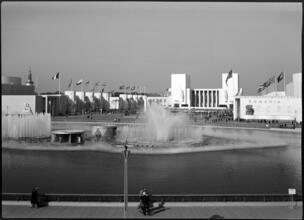 [Lagoon of Nations and Government Zone, New York World's Fair.]
