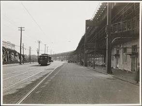 [White Plains Road south at Gun Hill Road.]